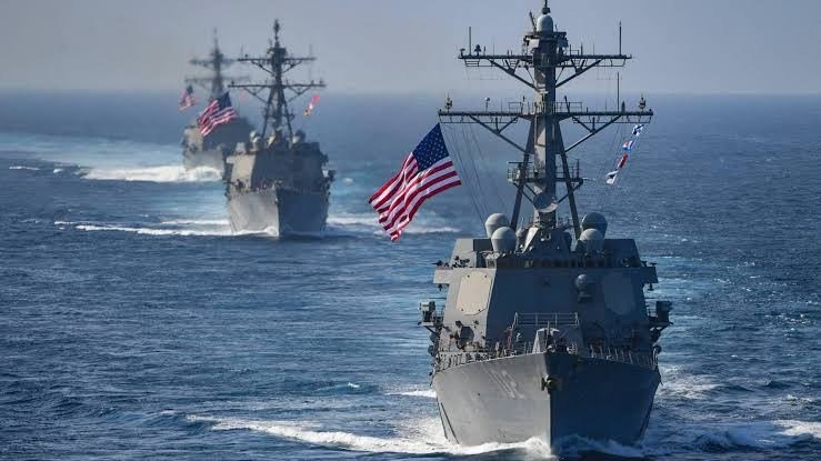 Navios militares em operação no Oriente Médio
